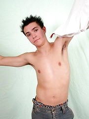 Gorgeous twink jerks off his ass ripper for the cam