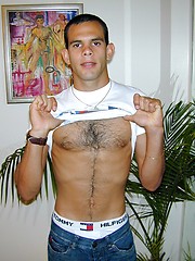 Lee is a hot Cuban kid who decided to share his steamy hot looks with us